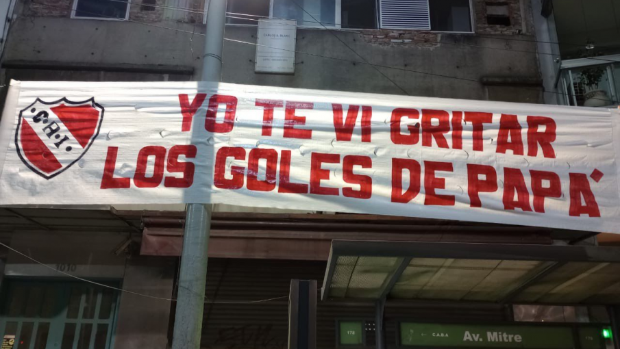 Los picantes pasacalles que colgaron los hinchas de Independiente para  burlarse de Racing - VOXPOPULI TU VOZ ES NOTICIA