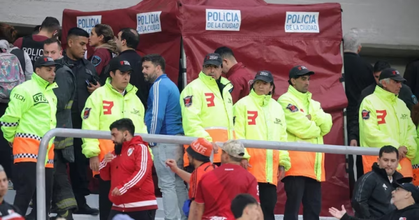 Suspendieron El Partido De River Por La Muerte De Un Hincha Que Cayó De Una Tribuna Del 9663